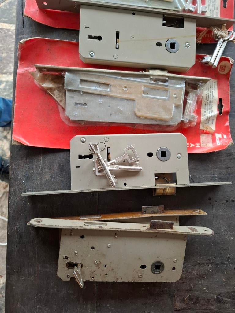 meeste zijn nieuw, oude stock, Doe-het-zelf en Bouw, Hang- en Sluitwerk, Ophalen of Verzenden, Zo goed als nieuw
