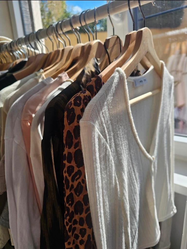 Lot de vêtements NEUFS - options de revente, Enlèvement ou Envoi, Neuf