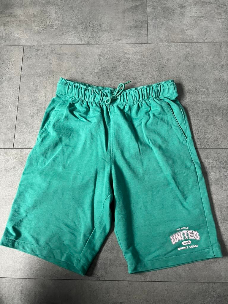 Groene short maat 152, Ophalen of Verzenden, Gebruikt, Jongen, Broek