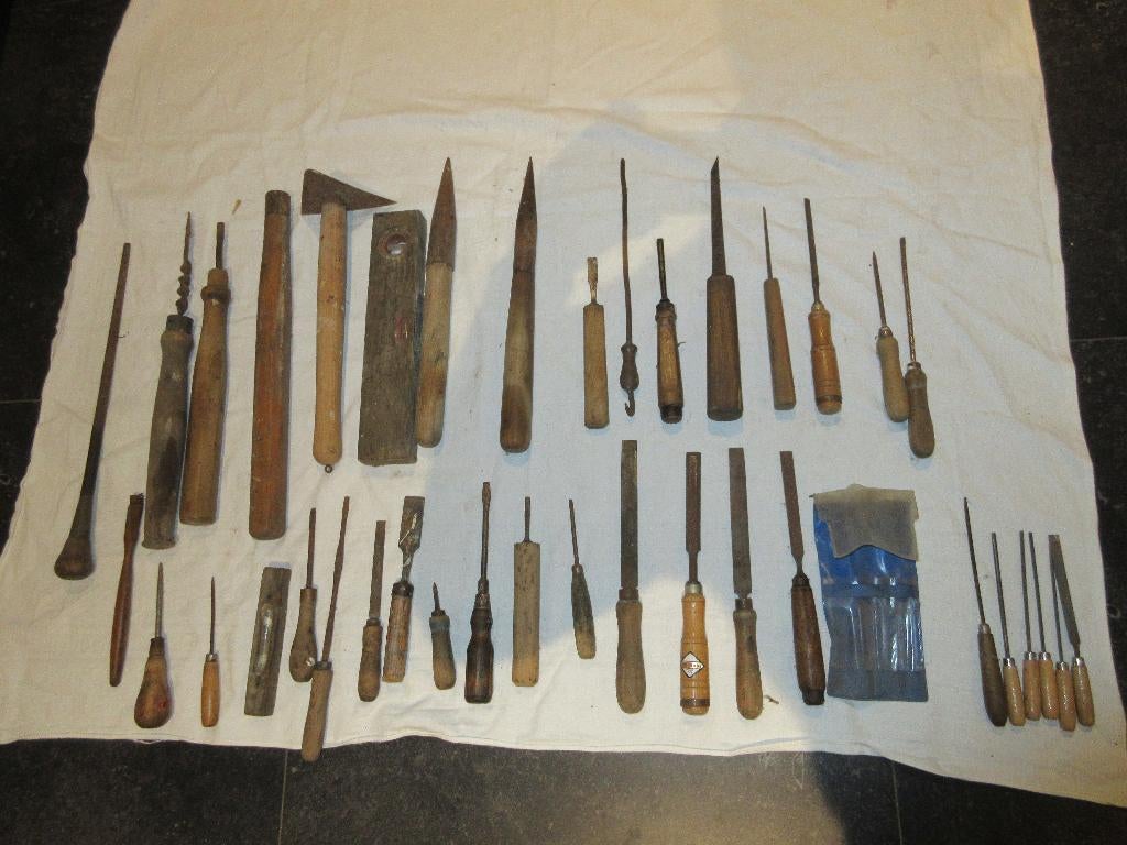 Lot d'outils de menuiserie anciens outils travailler le bois, Bricolage & Construction, Outillage | Outillage à main, Enlèvement