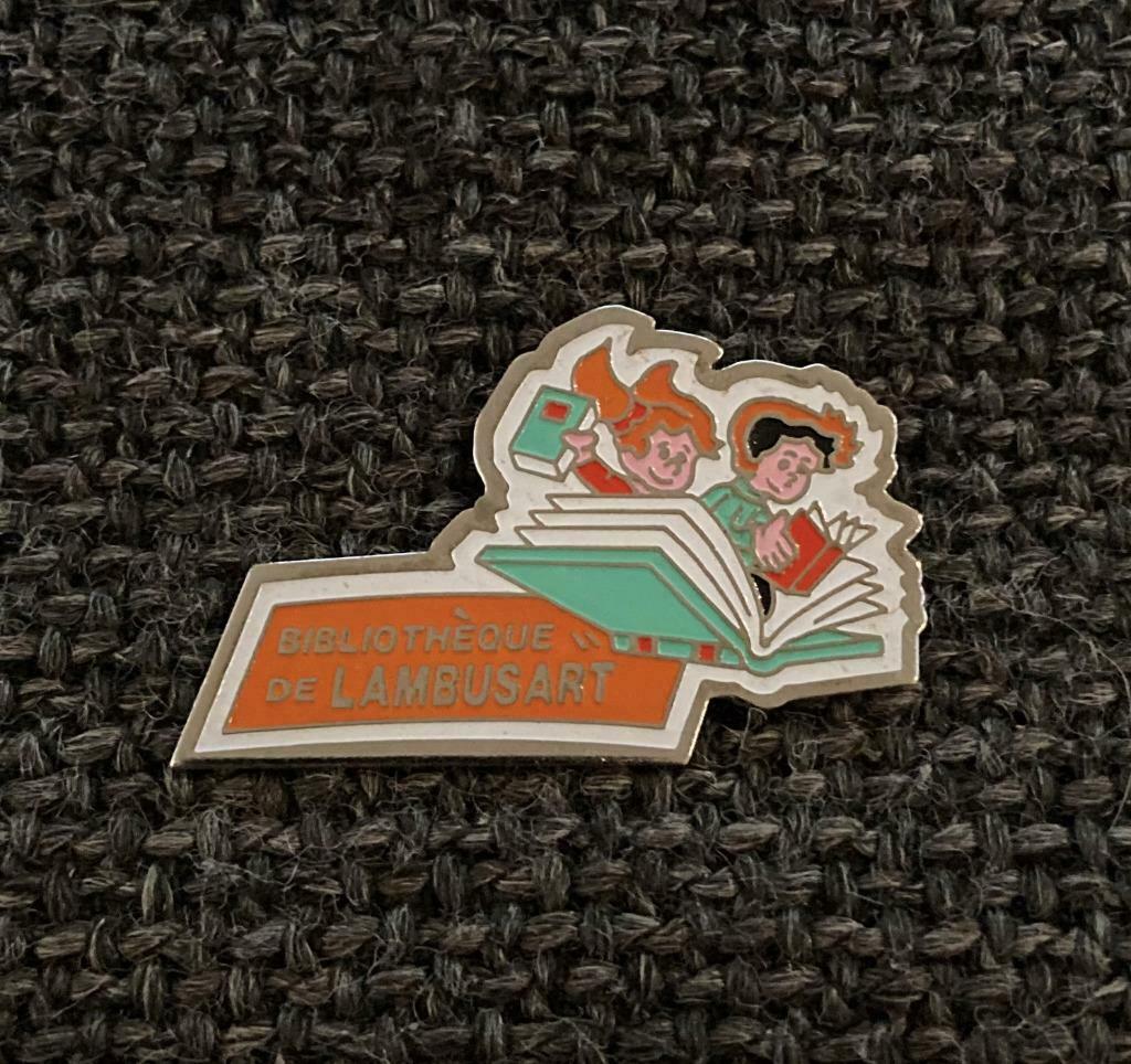PIN - BIBLIOTHÈQUE DE LAMBUSART, Envoi, Utilisé, Ville ou Campagne, Insigne ou Pin's
