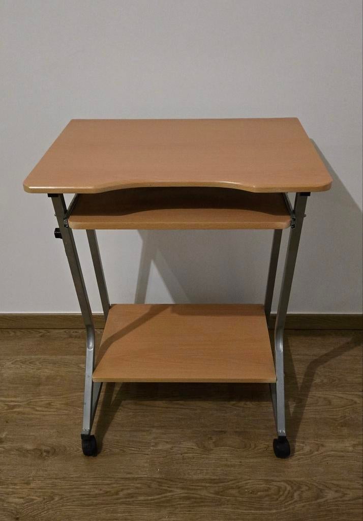 Kleine tafel voor pc en toetsenbord, Huis en Inrichting, Ophalen, Zo goed als nieuw