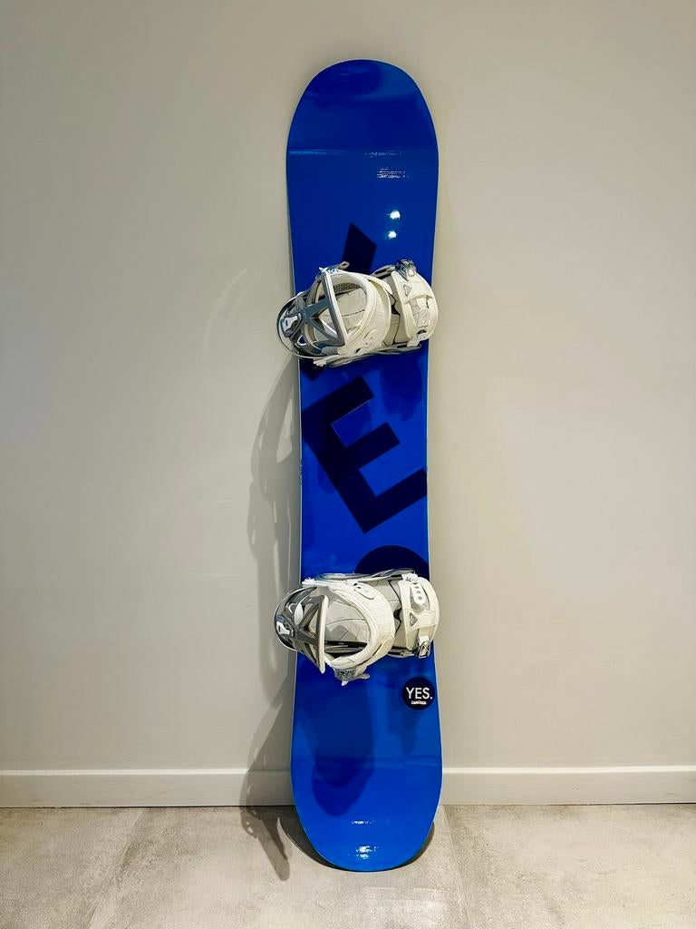 Snowboard Yes Camrock 143 cm bindingen Roxy, Ophalen of Verzenden, Zo goed als nieuw, Bindingen