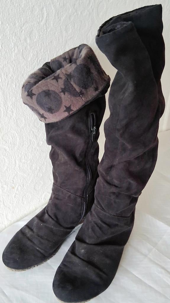 Leuke Suede Laarzen met Omslag & Sleehak, Kleding | Dames, Hoge laarzen, Zwart, Ophalen of Verzenden, Zo goed als nieuw