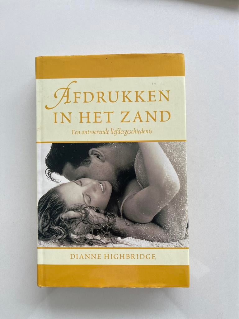 Afdrukken in het zand , liefdesroman, Boeken, Ophalen of Verzenden, Zo goed als nieuw