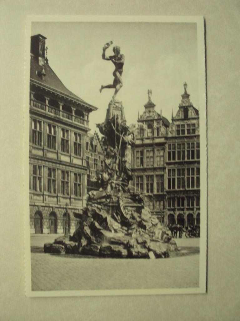 54913 - ANTWERPEN - GROTE MARKT EN FONTEIN BRABO - 2 FOTO'S, Verzenden, Antwerpen