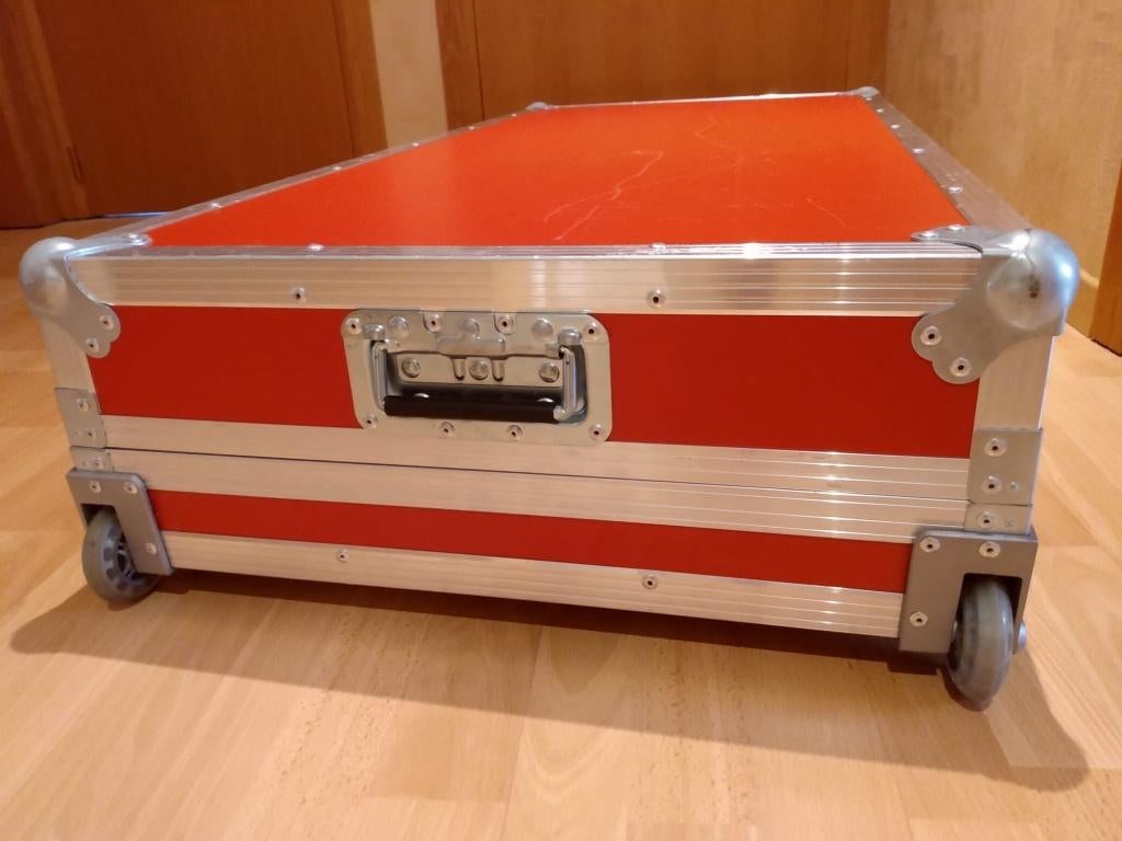 Proffesionele rode flightcase, Ophalen, Zo goed als nieuw, Elektrische gitaar, Flightcase