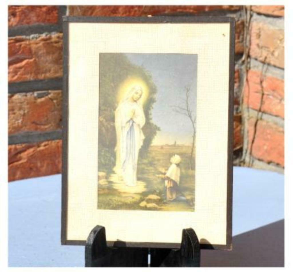 §cadre sous verre vierge de lourdes, Antiquités & Art, Enlèvement ou Envoi