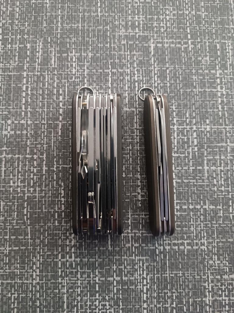 Victorinox Swisschamp met titanium scales, Ophalen, Nieuw