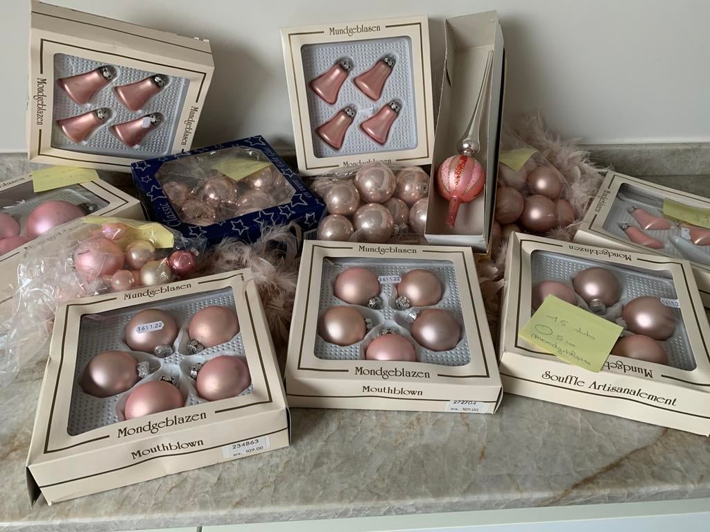 Kerstballen kleur roze  ongeveer 75stuks, Ophalen, Zo goed als nieuw