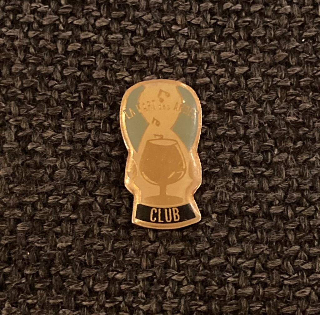 PIN - LA PART DES ANGES - CLUB - RESTAURANT, Envoi, Utilisé, Autres sujets/thèmes, Insigne ou Pin's