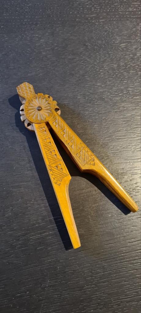 Casse noisettes ancien en bois, Enlèvement ou Envoi