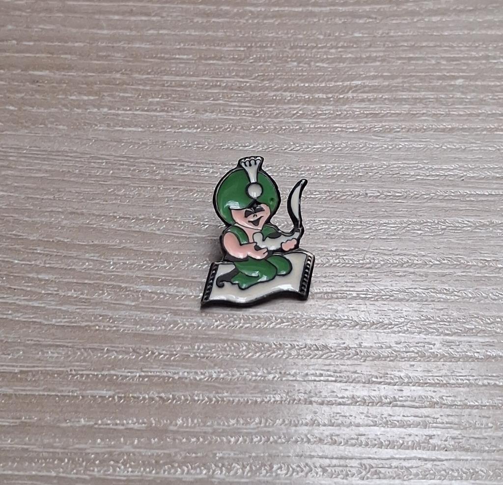PIN - FIGUURTJE - VLIEGEND TAPIJT - TAPIS VOLANT, Verzenden, Gebruikt, Figuurtje, Speldje of Pin