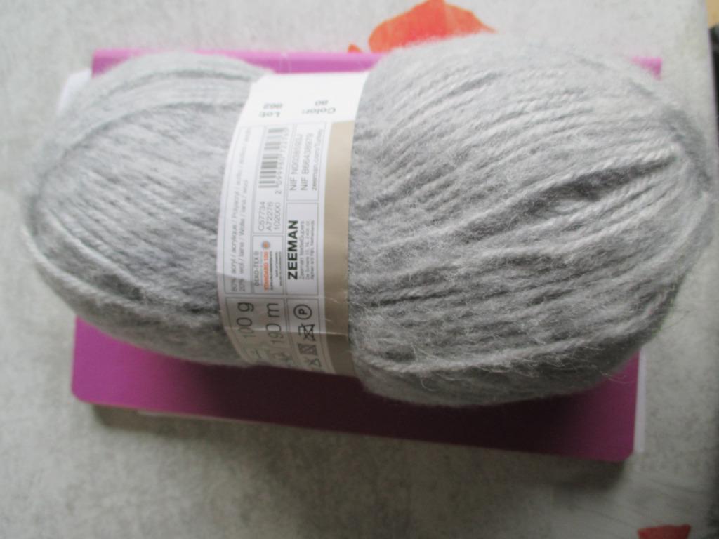 wol grijs 100 gram 5 bollen, Hobby en Vrije tijd, Ophalen of Verzenden, Nieuw, Breien of Haken, Wol of Garen