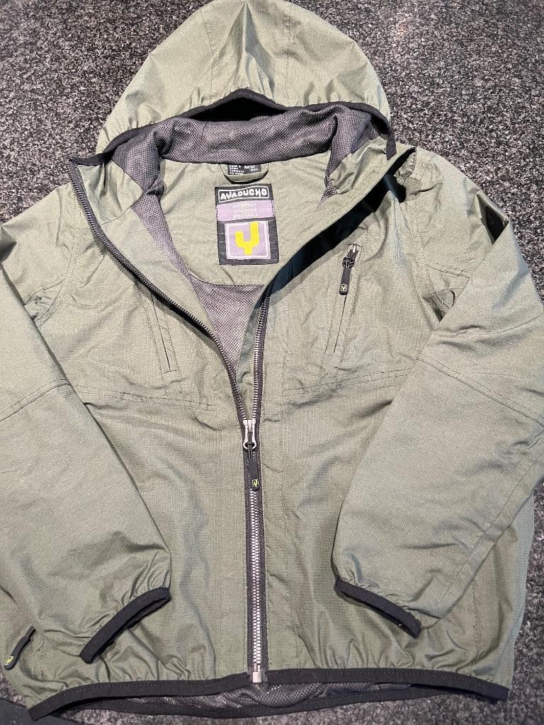 Regenvest met kap - maat 140, Ophalen, Jongen of Meisje, Zo goed als nieuw, Ayacucho