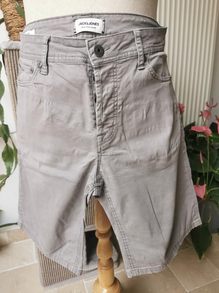Joli short gris pour homme de la marque Jack & Jones, Enlèvement ou Envoi, Comme neuf, Taille 46 (S) ou plus petite
