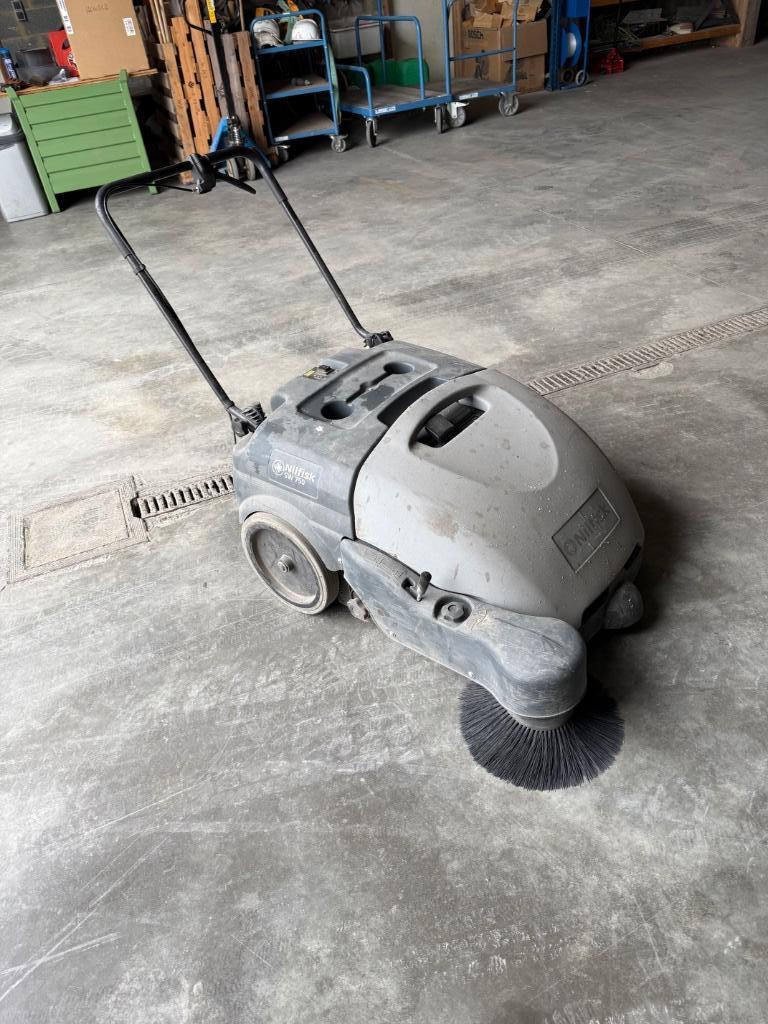 Balayeuse aspirateur Nilfisk SW 750, Ophalen, Zo goed als nieuw