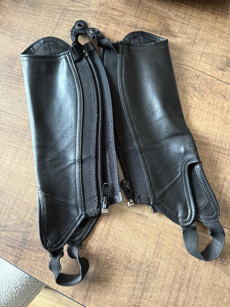 Zwarte chaps, Dieren en Toebehoren, Paardrijkleding, Ophalen, Gebruikt, Kinderen, Schoeisel