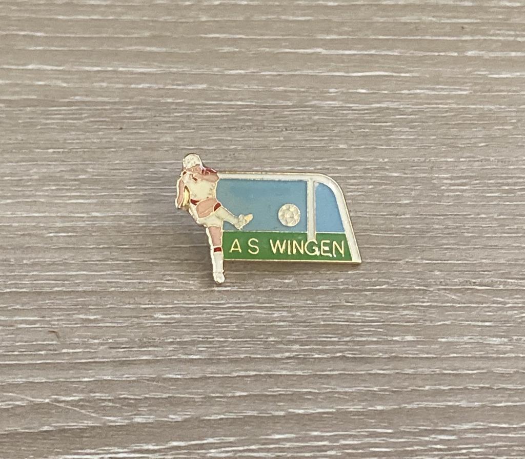 PIN - AS WINGEN - FOOTBALL - VOETBAL, Verzenden, Gebruikt, Sport, Speldje of Pin