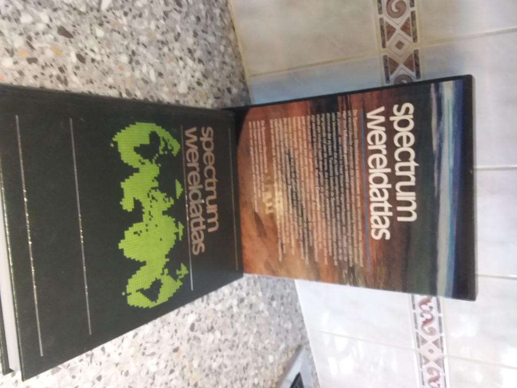 Spectrumwereld wereld atlas uit 1975, Buisman jan, Overige atlassen, Ophalen of Verzenden, Zo goed als nieuw