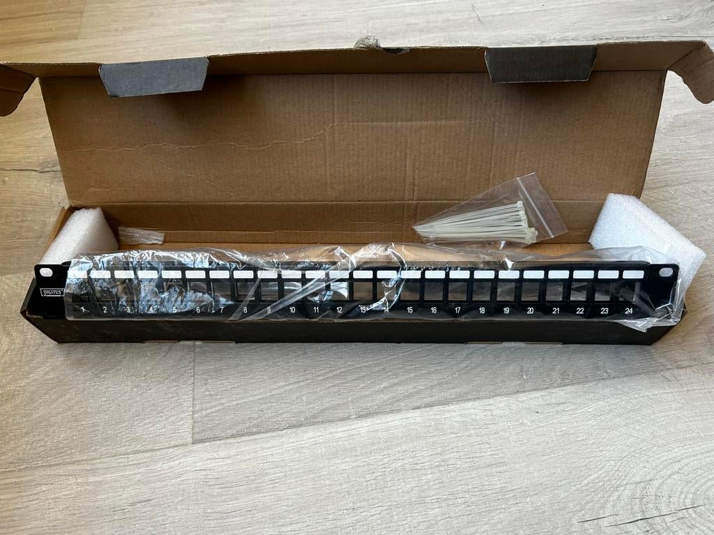Digitus 24 port modular patch panel, Computers en Software, Ophalen, Nieuw