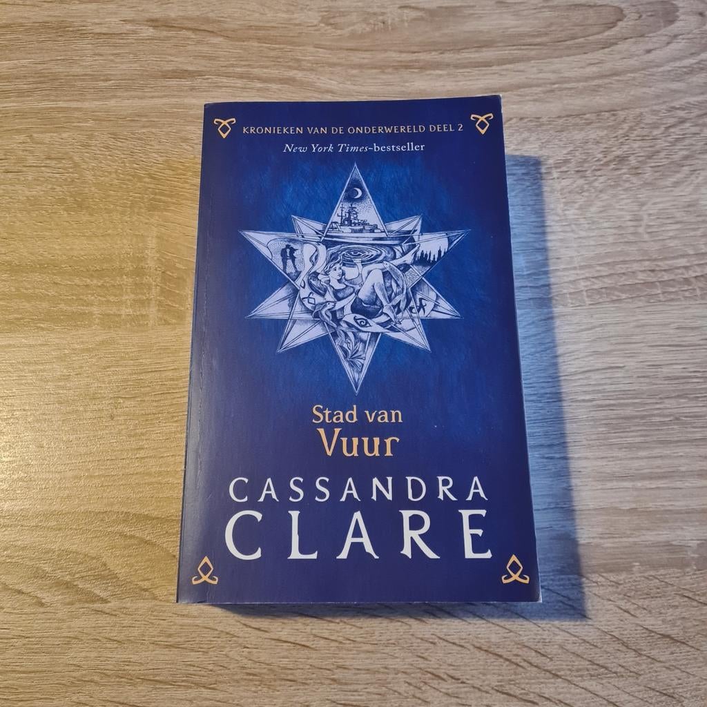 Stad van Vuur, Boeken, Fantasy, Ophalen of Verzenden, Zo goed als nieuw, Cassandra Clare
