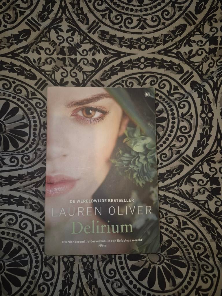 Lauren Oliver - Delirium, Livres, Livres pour enfants | Jeunesse | 13 ans et plus, Enlèvement ou Envoi