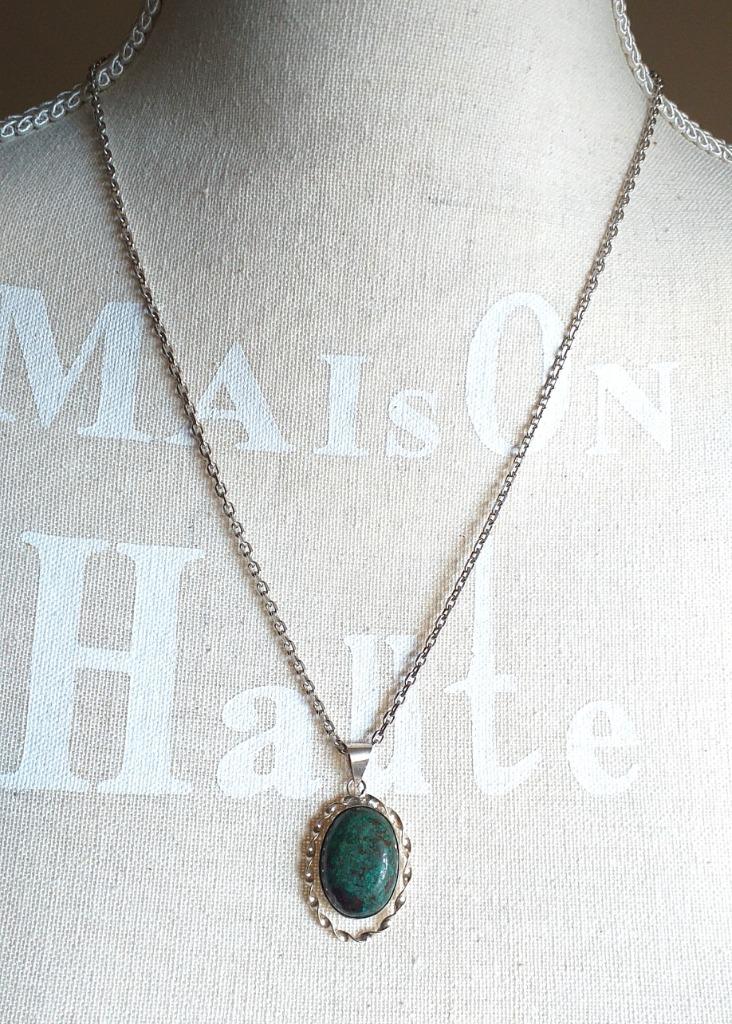 Ancien pendentif sur chaîne en argent avec une chrysocolle, Enlèvement ou Envoi, Utilisé, Avec pierre précieuse, Argent