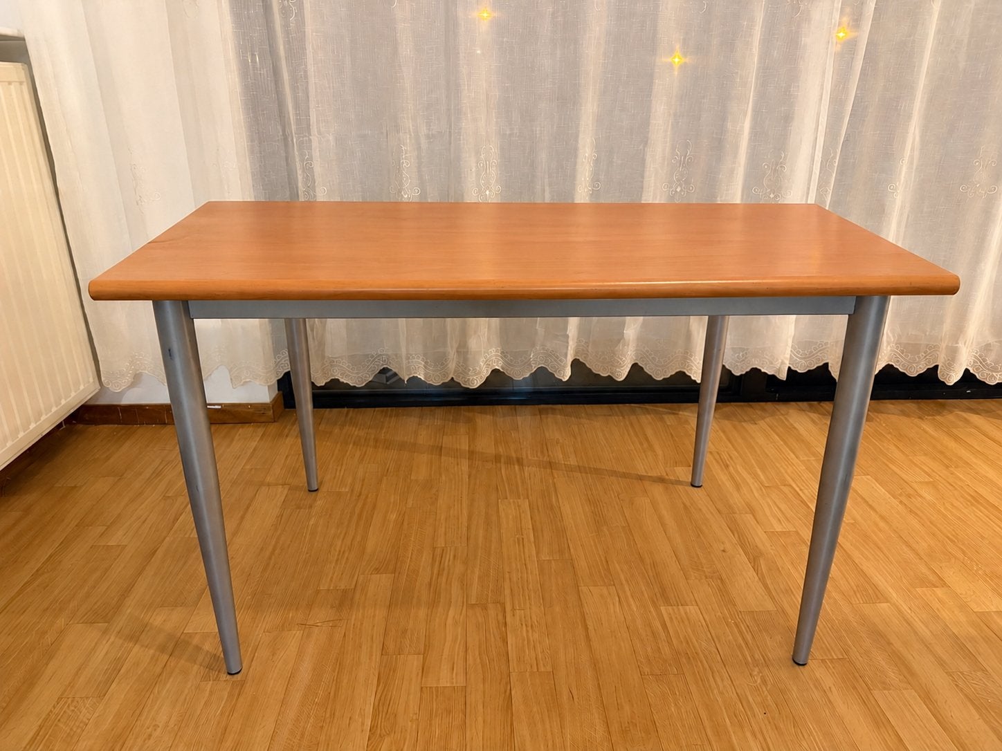 Brown Dining Table with Metal Legs for 35€ 105x75, Huis en Inrichting, Ophalen of Verzenden, Zo goed als nieuw