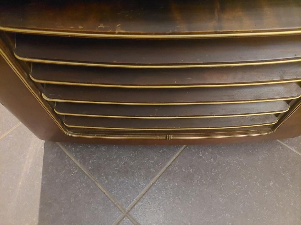 Oude radio en platenspeler . naald platenspeler is niet goed, Antiek en Kunst, Ophalen