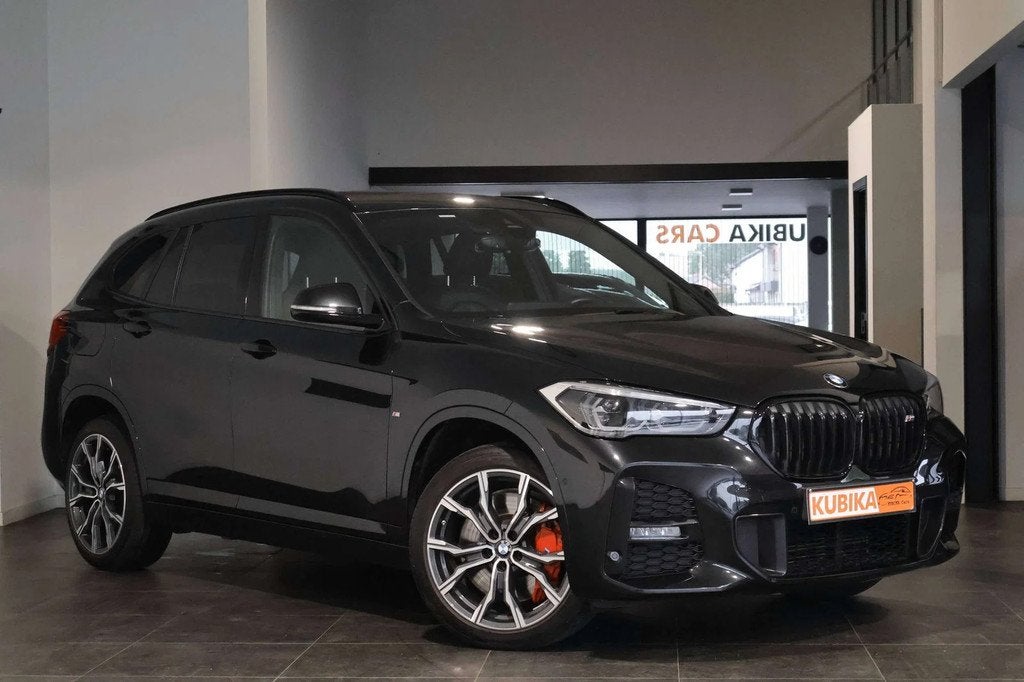 BMW X1 X1 2.0iA xDrive20 M Pakket PANO Head-up Keyless Memor, Euro 6, Entreprise, 131 kW, Noir