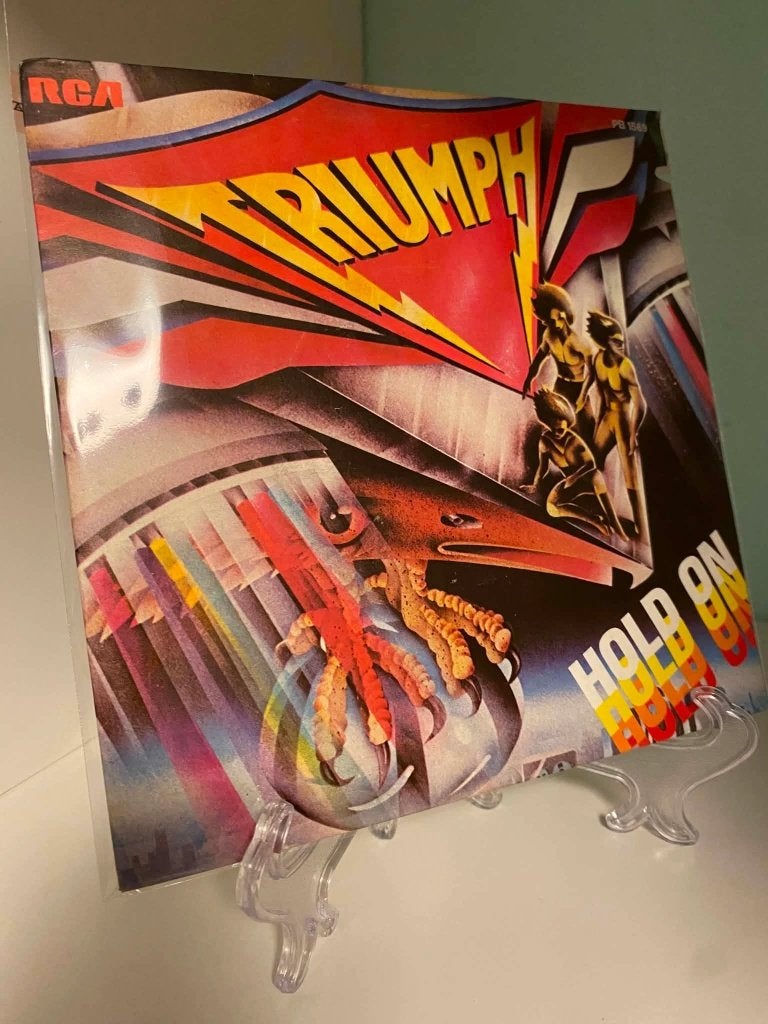 Triumph – Hold On, Envoi, Utilisé, Rock et Metal