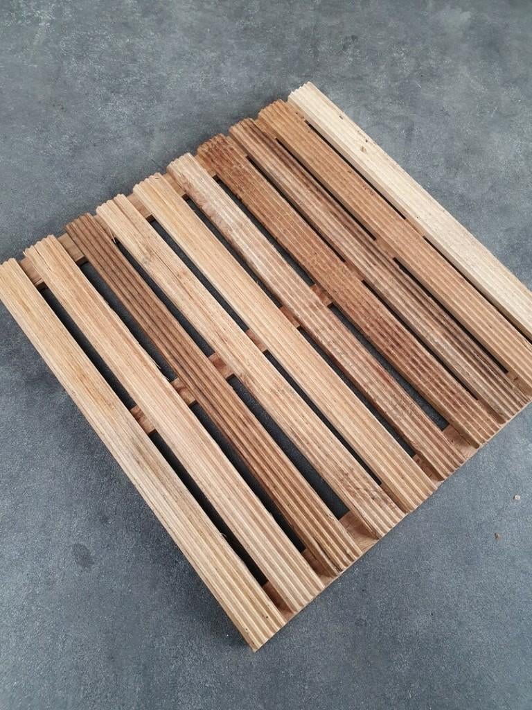 POUR LEJARDIN; CARREAUX DE JARDIN EN BOIS DUR PROFILÉS 50X50, Enlèvement