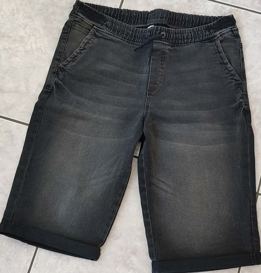 zwarte bermuda C & A maat 170/176, Broek, C&A, Ophalen of Verzenden, Zo goed als nieuw