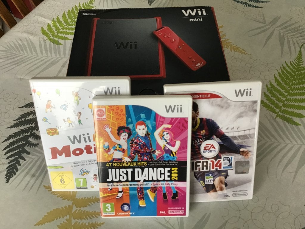 Nouveau console WII mini Nintendo pal  et 3 nouveaux jeux, Consoles de jeu & Jeux vidéo, Enlèvement, Neuf, Avec 2 manettes