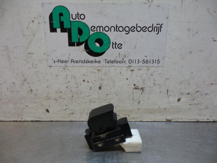 Commutateur vitre électrique d'un Nissan Pixo (Pixo 09-), -, 3 mois de garantie, Utilisé, -