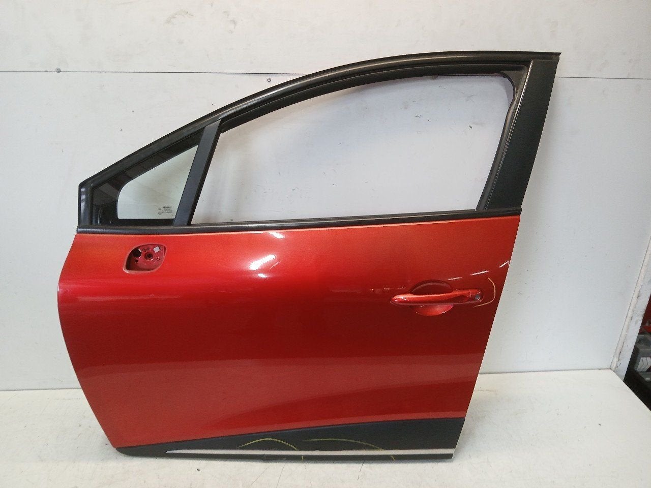 Portier links voor Renault Clio, Autos : Pièces & Accessoires, Onderdelen@venauto.nl, Van der Ven Autorecycling B.V., Ettenseweg 76, 4706 PB Roosendaal, The Netherlands