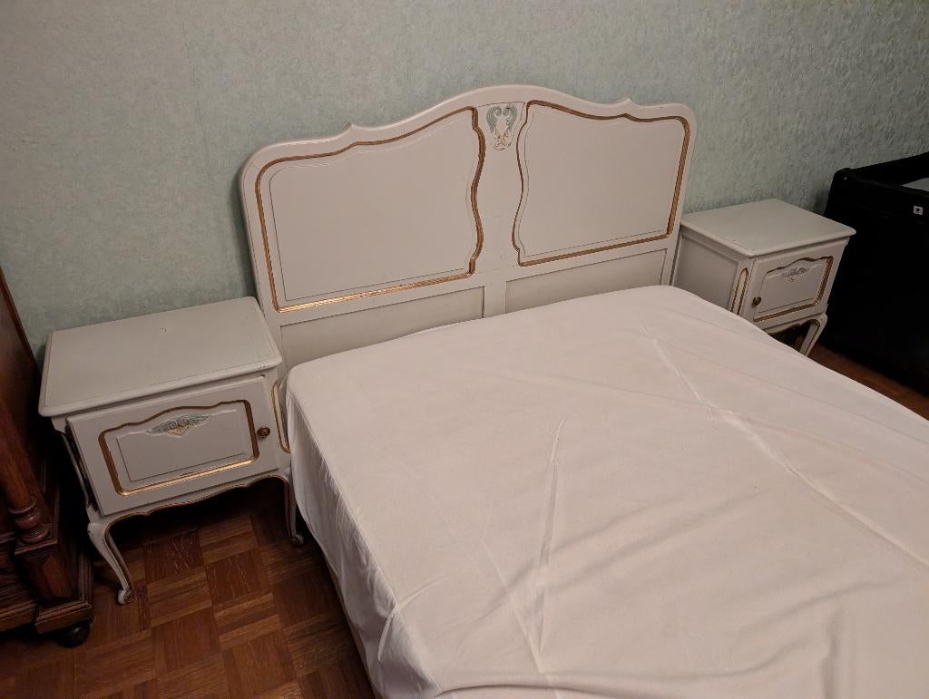 Elegante slaapkamer met kleerkast en make-up tafel, Ophalen, Gebruikt, Tweepersoons, 140 cm