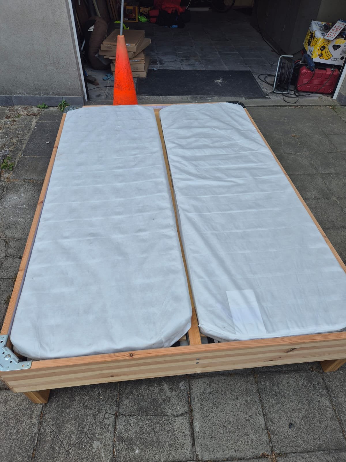 Boxspring zonder matras, Ophalen, Gebruikt, 140 cm, Twijfelaar