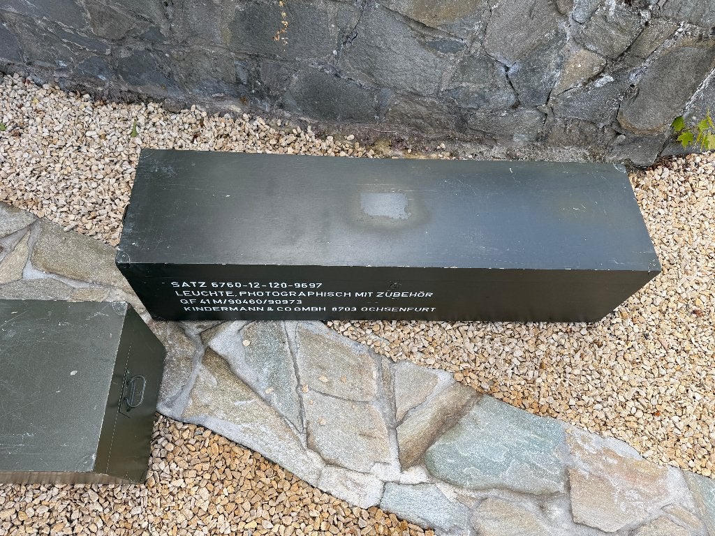 Boîte de transport militaire allemande pour lampe de studio, Enlèvement