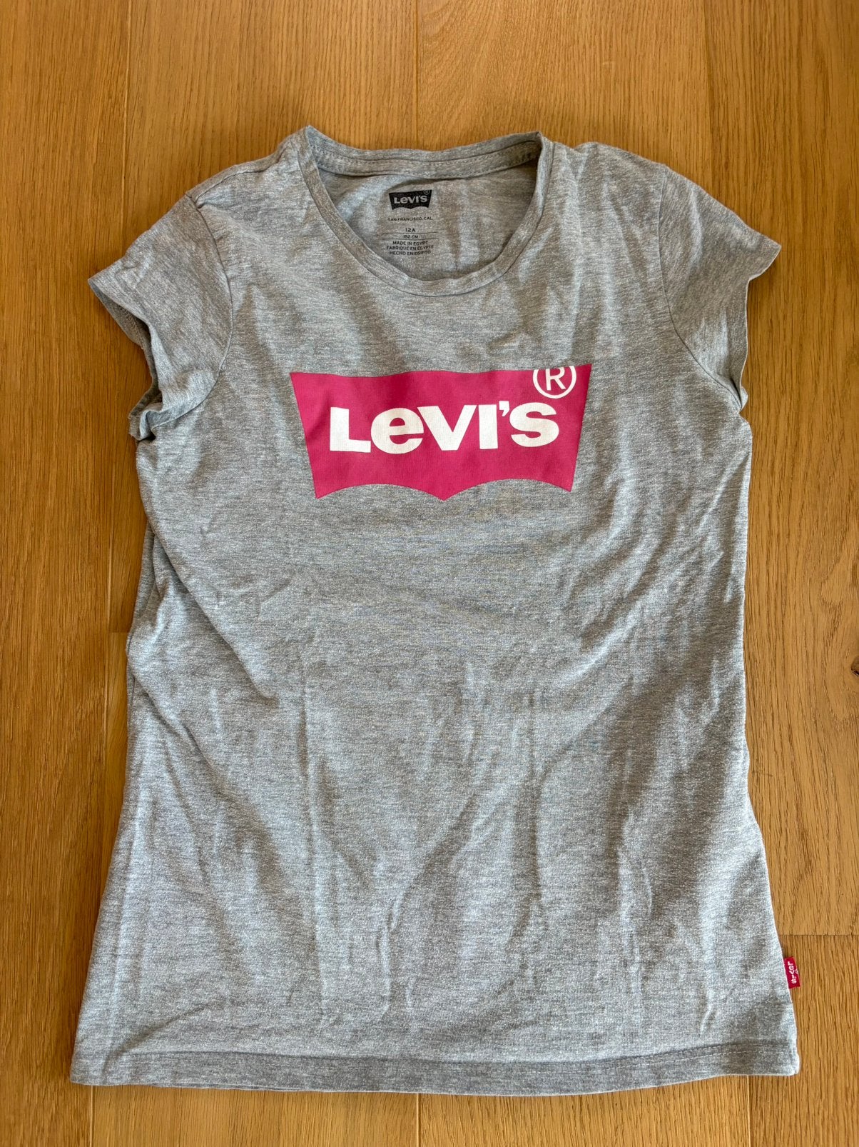 Tshirt Levi’s gris clair T 152, Enlèvement ou Envoi, Utilisé, Fille