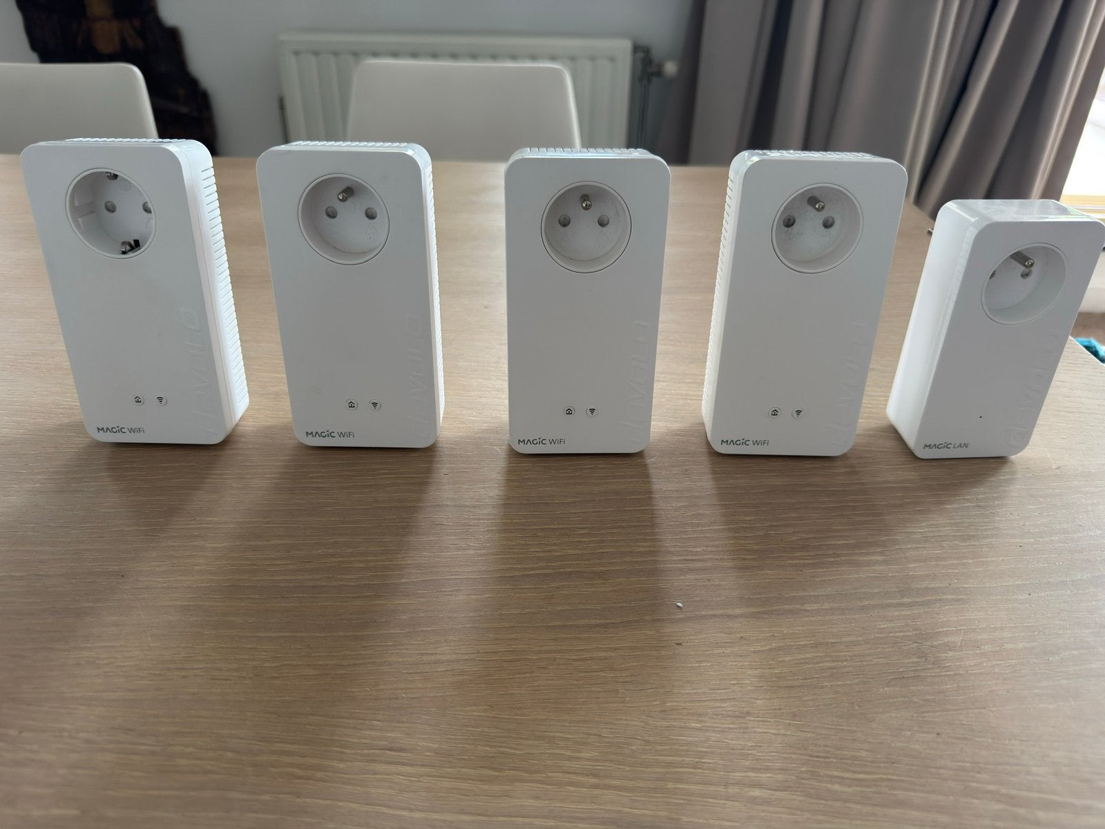 Devolo Magic 2 wifi multiroom kit + 2 wifi uitbreidingen, Computers en Software, WiFi-versterkers, Ophalen, Zo goed als nieuw