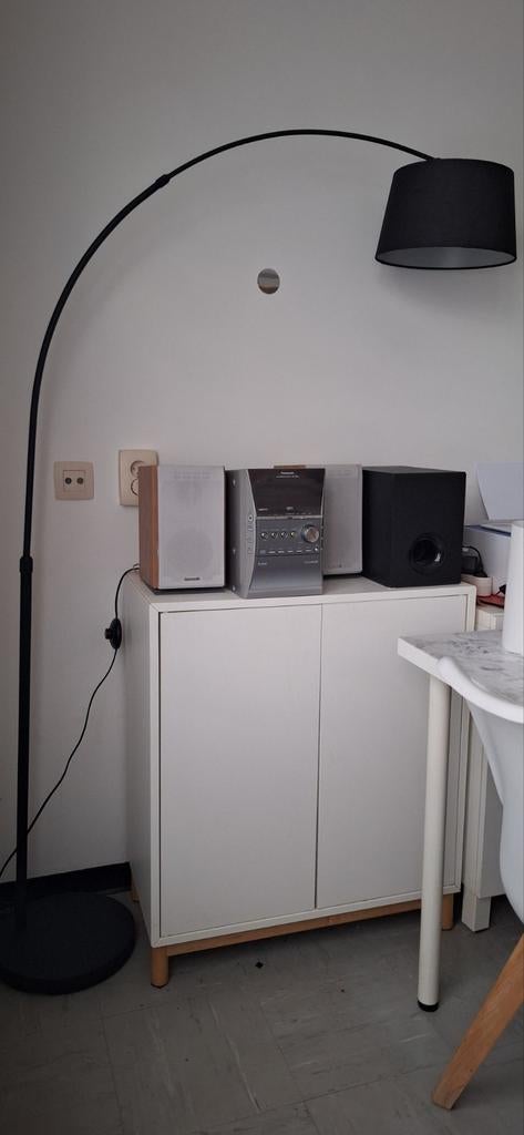 Zwarte vloerlamp met SKAFTET-boog + zwarte lampenkap SKOTTOR, Huis en Inrichting, Ophalen