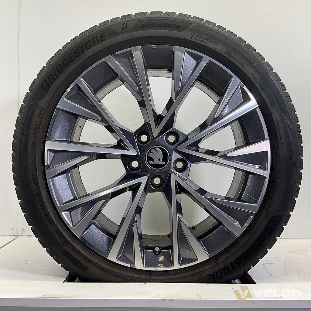 SKODA SUPERB IV. DOFIDA WINTERBANDEN SET 18 INCH ORIG, Pneus et Jantes, Pneus hiver, Véhicule de tourisme, -