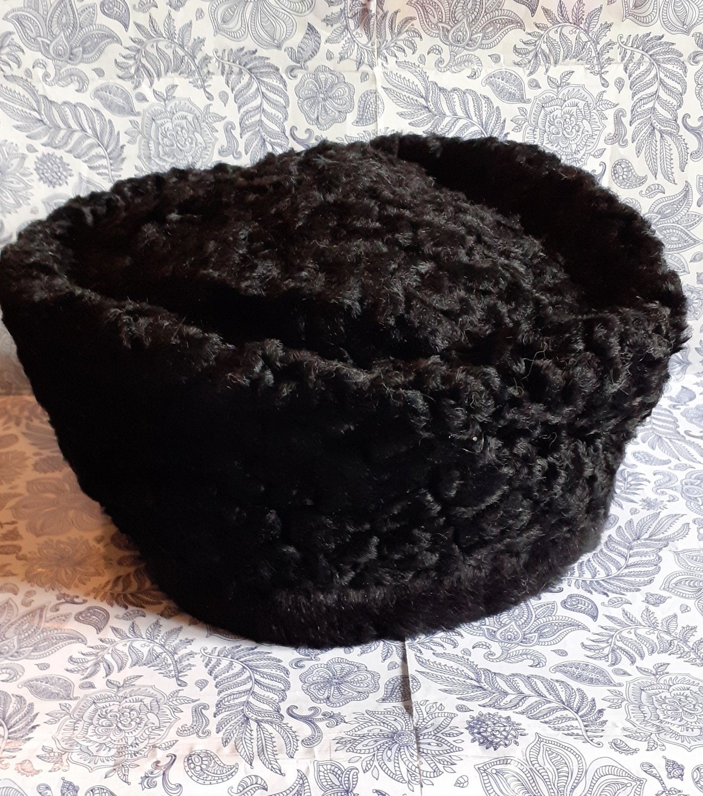 chapeau noir papakla imitation astrakan, Vêtements | Hommes, Chapeaux & Casquettes, Markel, Enlèvement ou Envoi, Chapeau, Porté