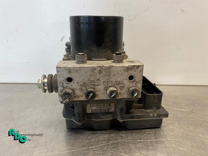 Pompe ABS d'un Volkswagen Polo (Polo 09-), Volkswagen, -, 3 mois de garantie, Utilisé