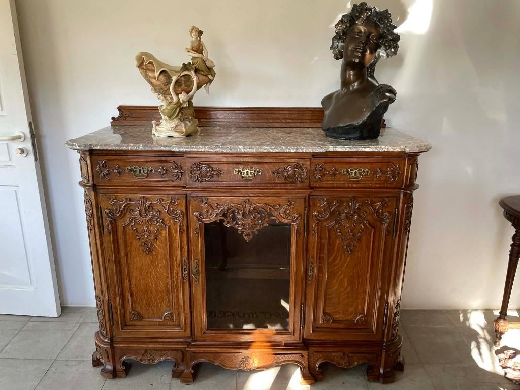 Luikse dressoir of zilverkast.met marmer blad., Enlèvement