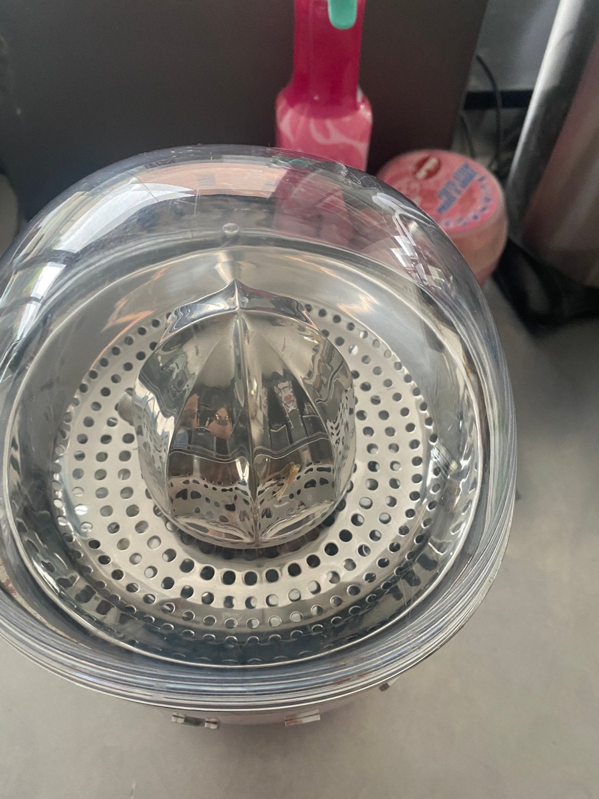 Smeg sinaasappelpers, Ophalen