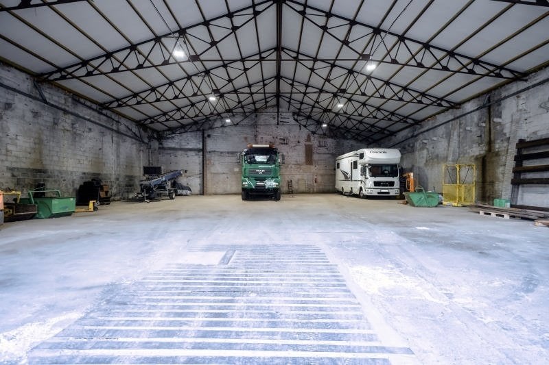ENTREPÔTS A LOUER SUR OUPEYE 3€/m2, Articles professionnels, Location, Stock ou Remise