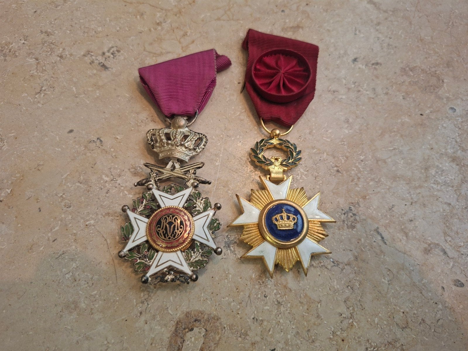 2 Mooie Belgische medailles ridder en officier, Ophalen